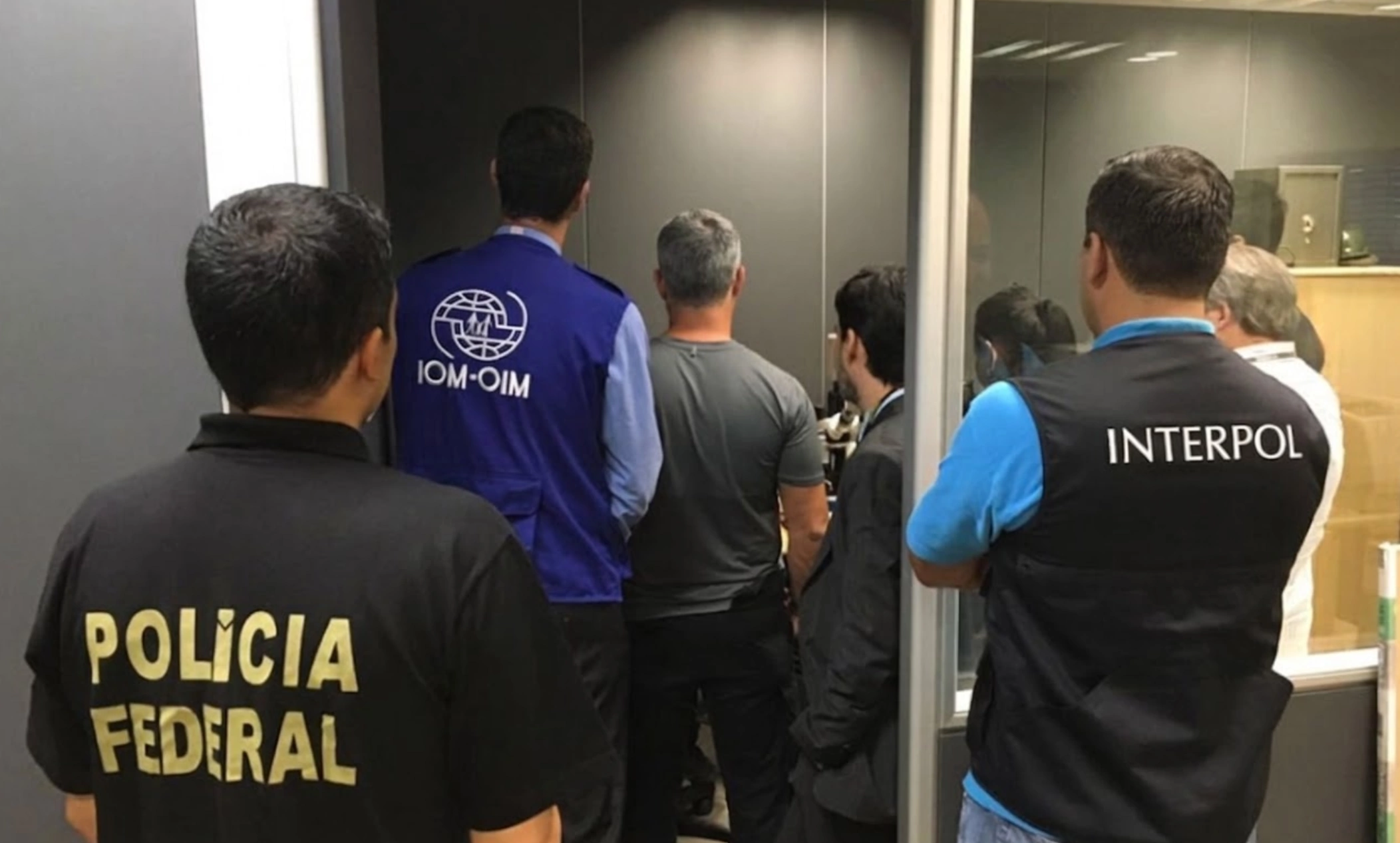 Arrestato in Aeroporto: Cosa Fare, Diritti Legali e Rischi di Estradizione